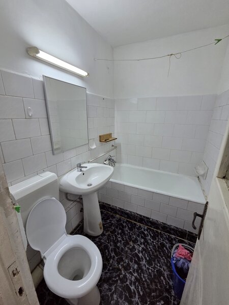 Crangasi, apropiere: metrou, linia 41 si parc, str. Padureni.